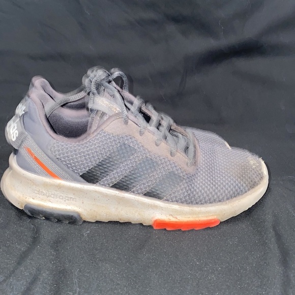 Kids Adidas shoes - Picture 3 of 7